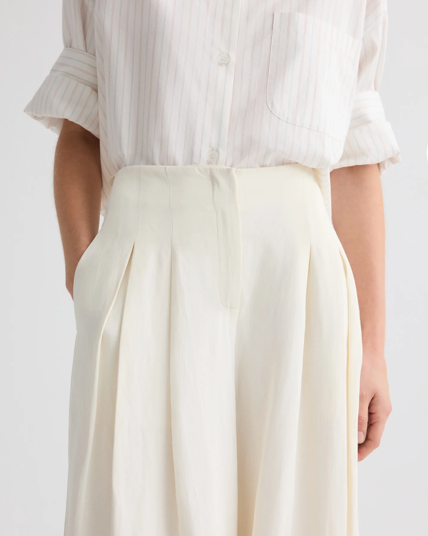 Drew Pant in Coated Viscose Linen - Image 4