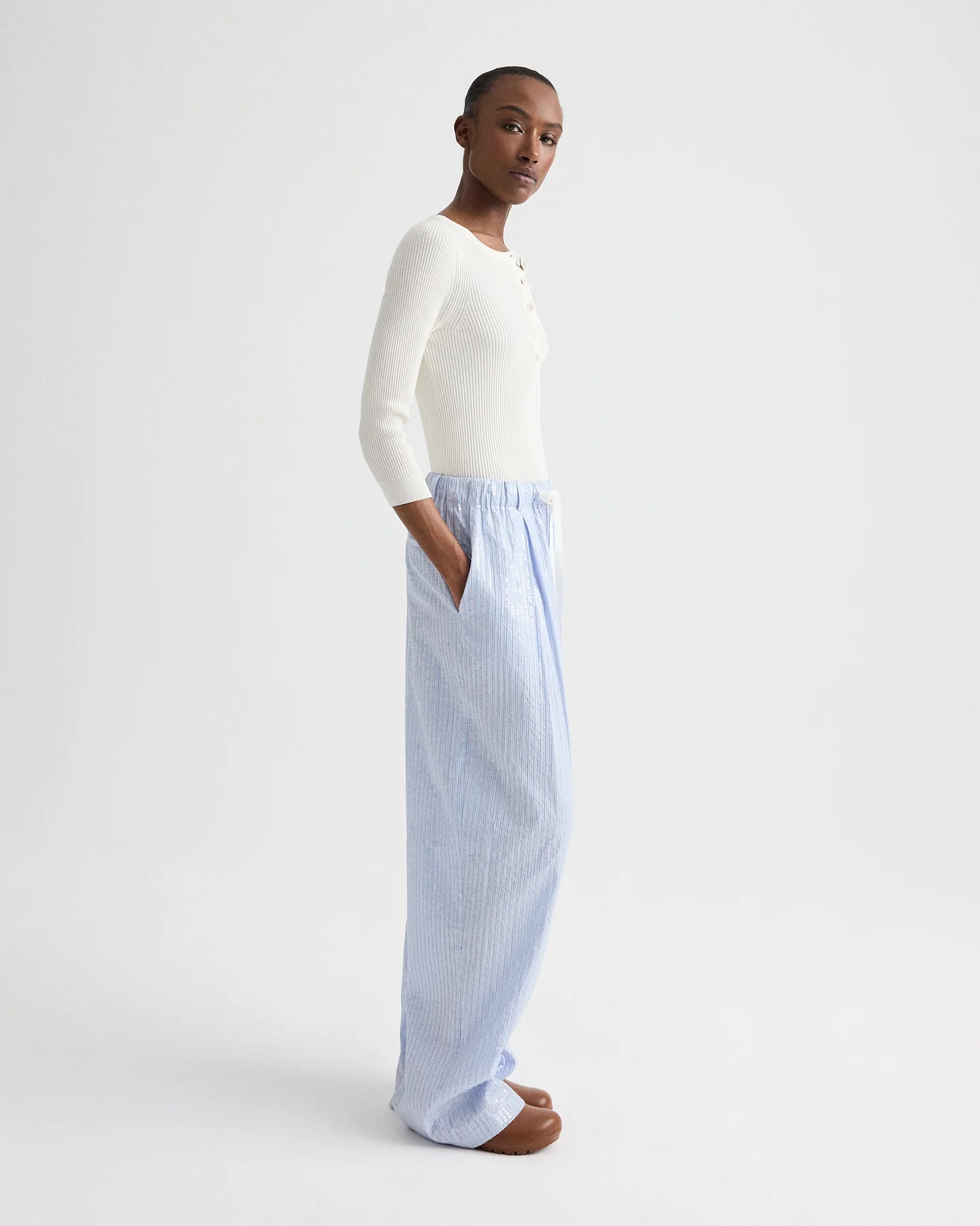 The Henley Sweater in Cotton Silk Yarn - Image 4